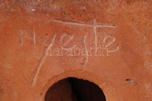 Nyeste jelzéssel, asszony virágcsokorral, mázas kézzel festett kerámia, apró lepattanásokkal, m:25 c...