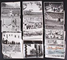 1936 Berlin, Fotógyűjtemény az olimpiáról (Sammelwerk Nr. 13, Nr. 14), hátoldalukon német nyelvű leírásokkal (Az "Olympia 1936" című mű I-II. részéből), 61 db kép, 16x12 cm.