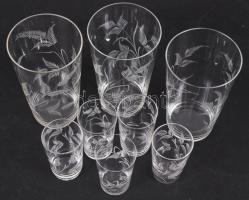 Vegyes üveg tétel: 3 db csiszolt üveg vizes pohár és 5 db azonos mintájú likőrös pohár