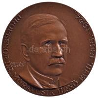 Vastagh László (1902-1972) 1927. "Pr. Dr. Moravcsik Ernő Emil 1858-1924 / Officium ante omnia" Br emlékplakett (60mm) T:2 HP 6370.