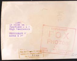 1950-es évek Erzsébet angol királynő látogatása Indiában, sajtófotó, 12x16 cm