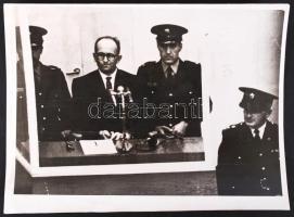 cca 1960-1961 Adolf Eichmann (1906-1962) pere, sajtófotó, 21x16 cm.