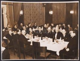 1940 Az Alsó-Őrsi Fürdőegyesület vacsorája Budapesten, sajtófotó, 23x17 cm.