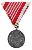 1917. "Károly Ezüst Vitézségi Érem II. osztály" jelzett "A" kitüntetés mellszala...