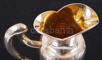 Dekoratív ezüst (Ag.) karaffa, belül aranyozott, apró hibákkal, jelzett, mesterjeles, nettó: 294 g, ...