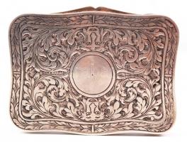 cca 1925 800-as finomságú ezüst (Ag) szelence, fedelén növényi ornamentikával és szatírfejekkel, bel...