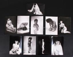 cca 1970-1980 Finoman erotikus, műtermi aktfotó sorozat, 10 db, 14x9 cm.