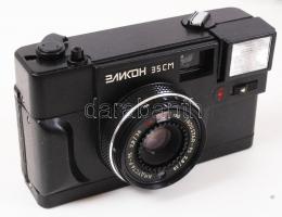 Szovjet fényképezőgép, eredeti tokjában