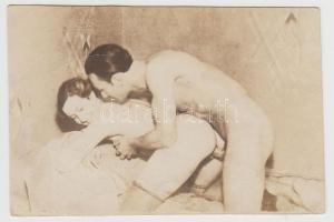 cca 1930 Erotikus fotó / erotic photo, 11x7 cm.