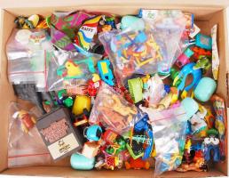 Doboznyi vegyes színes játék.