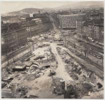 cca 1968 Budapest, a Baross tér átépítése, városkép a Keleti pályaudvar tetejéről felvéve, 17x18 cm.