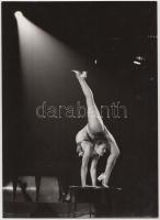 cca 1960-1970 Cirkuszi akrobaták és hajlékony hölgyek, 3 db fotó, 18x13 cm-es méretben