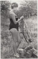 cca 1960-1970 A természetben szabadon, 5 db erotikus fénykép/
erotic photos 17x12 cm