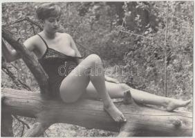 cca 1960-1970 A természetben szabadon, 5 db erotikus fénykép/
erotic photos 17x12 cm