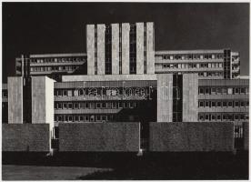 cca 1970-1980 Gebhardt György(1910-1993): Délpesti kórház, vintage fotóművészei alkotás, aláírva, feliratozva, 17x23 cm.