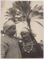 cca 1920-1930 Egyiptomi(?) pár, 23x17 cm.