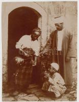 cca 1890-1900 Török vízárus, 14x11 cm.