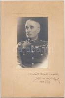 1941 Katonatiszt portréja, aláírásával, képméret 13x8 cm, karton 25x16 cm.