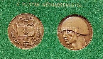 1969. "Magyar Néphadsereg" 2 klf Br plakett plasztik dobozban T:2