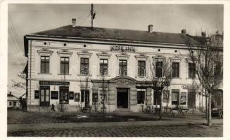 Nagykőrös, Népbank, Deák cukrászda, Biczó Dénes kereskedése