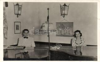 Budapest V. Aranykéz u. 5. Colonial bar belső, Csákváry és Darvas Zsuzsa