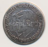 Amerikai Egyesült Államok 1968. "Robert és John F. Kennedy / Aureum" fém emlékérem (15mm) T:2- USA 1968. "Robert and John Kennedy / Aureum" metal commemorative medal (15mm) C:VF