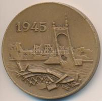 1970. "Az Erzsébet híd újjáépítése" Br emlékérem (40mm) tokban T:2 kis ph.