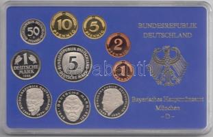 Németország / München 1992D 1pf-5M 10klf forgalmi érme sor kiadása eredeti plasztiktokban! T:PP Germany / München 1992D 1 Pfennig + 2 Pfennig + 5 Pfennig + 10 Pfennig + 50 Pfennig + 1 Mark + 2 Mark + 5 Mark coin set in original box C:PP