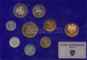 Ausztria 1982. 2Gr-20Sch 8klf érme szett + 1db emlékérem Bécsi Pénzverde plasztiktokban T:1,PP Austria 1982. 2 groschen - 20 Schilling (8 diff.) set of coins in plastic case + 1 medallion Vienna Mint C:UNC,PP