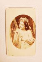 cca 1890 Rézveretes, kapcsos, lófej díszítésű bőr fényképalbum szép állapotban, benne 26 db főként erotikus műalkotásokat ábrázoló fotóval /  cca 1890 Nice photo album with 26 photos depicting mostly erotic works of art 11x15 cm