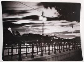 cca 1940 Budapest Dunakorzó nagyméretű fotó kartonra kasírozva 40x30 cm
