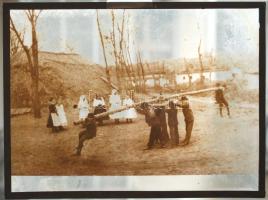 Cca 1910 Játszó gyerekek, üvegnegatív, 17×23 cm