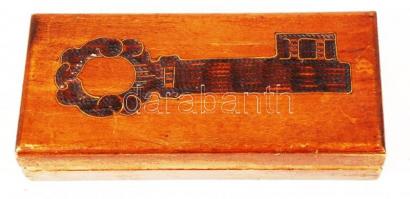 2 db dugóhúzó, egyik dobozban / 2 cork screws