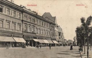 Kecskemét, Kőrösi utca, Gyógyszertár, Takarékpénztár, Lőwy Soma, Mallár József, Fehér Dávid és Szél Nándor üzletei