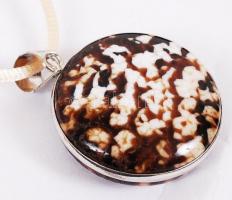 Jáspis függő kapcsos szalagon /
jasper pendant