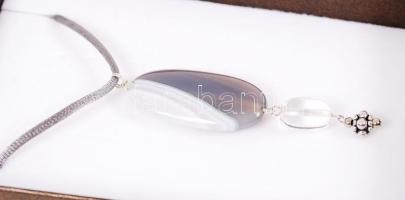 Achát függő kapcsos szalagon /
agate pendant