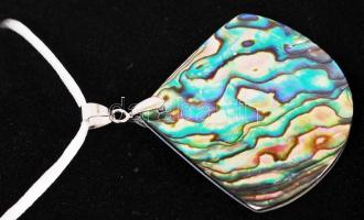 Paua kagyló függő kapcsos szalagon /
paua shell pendant