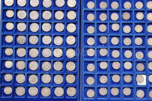 Ausztrália tartalmas, komoly gyűjtemény 1910-től modern időkig, 741 klf db néhány idegen állammal (Kína, Isle of Man, stb.) és emlékéremmel, benne nagyon sok jobbal, 289 db Ag!, sok szettel, privát tokenek és még sok más! Részletes listán évszámok és uralkodók leírásával, 4 db hordozható pénzkofferben + 1 érmetartóban T:PP,1,2,3,4 (többnyire jó állapotban)