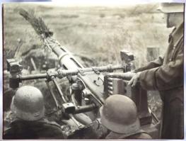 cca 1943 A Magyar Haditudósító Század kötelékében Hollenzer Béla orosz harcmezőkön készített 3 db fo...