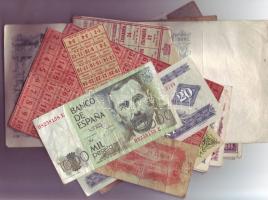 Kis hagyaték tétel, 45 db régi és új, magyar és külföldi + néhány régi élelmiszerjegy, villamosjegy T:II,III,IV