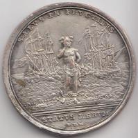 Nagy-Britannia 1755. A francia és indián háború SALVS IN FLVCTIBVS - STATVS RERVM - P.P.W. / SED MOTOS PRAESTAT COMPONERE FLVCTVS - SVB EXITVM ANNI MDCCLV ezüstözött bronz emlékérem (23.8g/35mm) szign.: Peter Paul Werner (1689-1771) T:3 ph. Great Britain 1755. Franco-American war silver plated bronze jeton (23.8g/35mm) sign.:Peter Paul Werner (1689-1771) C:F edge error