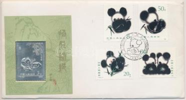 Kína 1985. Ezüstözött bélyeg-érmes boríték Panda bélyegsorral alkalmi bélyegzővel T:1 China 1985. Silvered stamp coin letter with stamp set Panda C:UNC