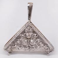 Cca 1920 Ezüst (Ag.) szalvétatartó, poncolt rózsacsokorral, jelzett (Dianás), mesterjeggyel (CzF), 14×14 cm, nettó: 125 g / Antique silver napking holder