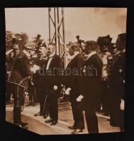 1920-1930 Kitüntetések átadása, jelzés nélkül, a Pesti Napló archívumából (a kép bal alsó sarka hiányzik) /  Honoring ceremony, unknown artist, 14x14cm (bottom left corner missing)