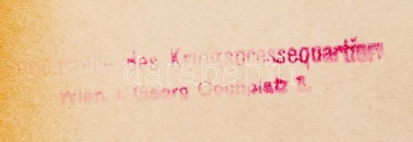 cca 1916 Kövess vezérezredes magasrangú tábori lelkésszel beszélget. Sajtófotó / 
cca 1916 Marshall ...