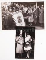 1939 Az olasz király a kaposvári 6. honvéd gyalogezrednek adományozott zászlő felszentelése Riccardi tábornagy és a zászlóanya Vinci grófnő, Keresztes-Fischer Ferencné és Sónyi Hugó tábornok jelenlétében 18x12 cm + hozzá fotó Riccardi tábornokról és Vinci grófnőről 13x9 cm / 1939 2 photos. The Italian king awards flag to a Hungarian regiment. Consecration of the flag with general Riccardi and countess Vinci photos 18x12 and 9x13 cm