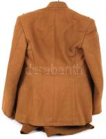 Ék Sándor (1902-1975) grafikus, festő a szovjet hadsereg tisztjeként használt egyenruhája, melyben 1...