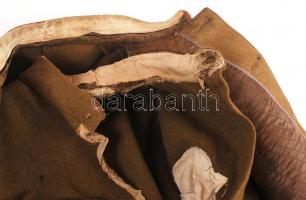 Ék Sándor (1902-1975) grafikus, festő a szovjet hadsereg tisztjeként használt egyenruhája, melyben 1...