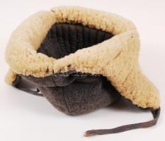 Ék Sándor (1902-1975) grafikus, festő a szovjet hadsereg tisztjeként használt egyenruhája, melyben 1...