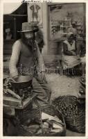 Kárpátaljai zsidó gombaárus, Munkács / Jewish mushroom vendor in Carpathian Ukraine, Judaica (Rb)